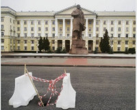 В Смоленске на площади Ленина провалился асфальт