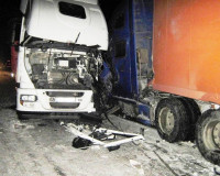 В Гагаринском районе столкнулись три грузовика и легковушка