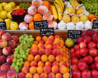 На оптовом рынке в Смоленске нашли санкционные персики и апельсины