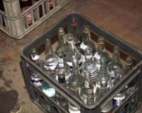 В гаражном кооперативе Смоленска изъяли две тонны "левого" алкоголя