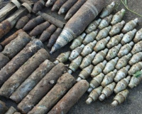 Эмчеэсовский спецназ извлек из Днепра более 250 мин и снарядов