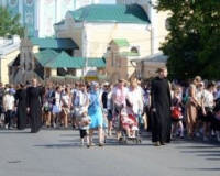 В Смоленске прошли крестным ходом и спели «Славься»