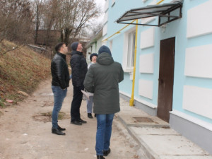 Жители дома в Смоленске пожаловались в ОНФ на качество капитального ремонта
