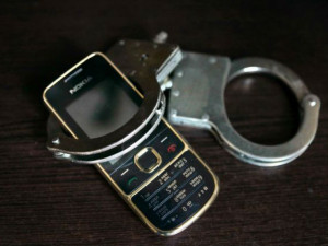 Собутыльник похитил у местного жителя мобильный телефон