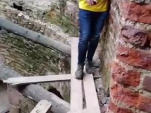 Видео: Блогер сделал вылазку на закрытый участок крепостной стены в Смоленске