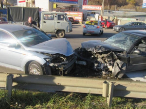 16-летняя девушка пострадала в тройной аварии на Московском шоссе