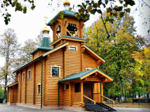 В Рославльском районе освятили Крестовоздвиженский храм