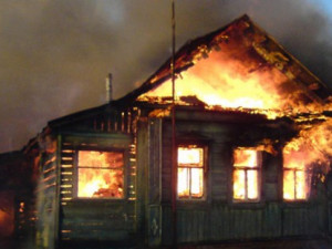 В Вязьме сгорели два дома