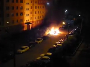 Ночью в областном центре сгорела иномарка (видео)