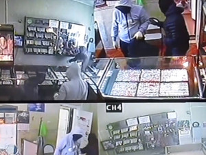 Ограбления ювелирных магазинов в Смоленской области попали на видео