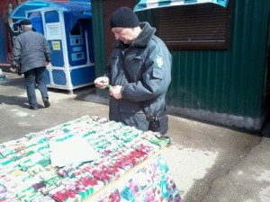 На рославльском рынке пытались сбыть четыре сотни пакетов контрафактных семян