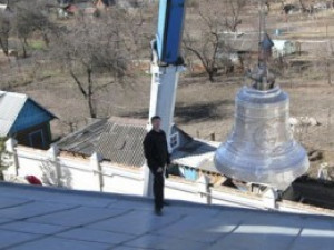 На колокольню рославльского храма повесили 820-ти килограммовый колокол