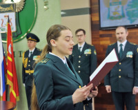 В Смоленской области сотрудницы таможни приняли присягу