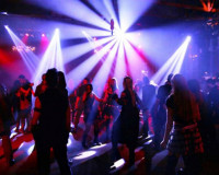 У девушек в ночном клубе Смоленска украли дамские сумочки с документами и деньгами