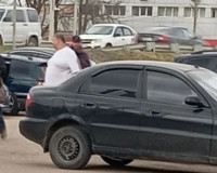 В Смоленске возле супермаркета избили мужчину с инвалидностью