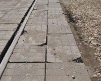 Ушков призвал не драматизировать ситуацию с плиткой на трамвайных путях