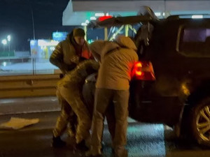 На смоленском кладбище нашли схрон со взрывчаткой и оружием