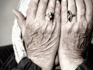 85-летнюю женщину «лже-газовщицы» оставили без сбережений