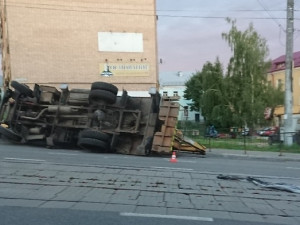 В Заднепровском районе перевернулась автовышка