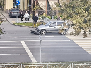 В Смоленске на пешеходном переходе сбили курьера