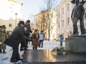 В день рождения Исаковского пассажирам трамваев читали стихи