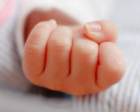 Двое младенцев умерли от пневмонии под Смоленском