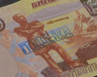 В сетевых магазинах Смоленска обнаружили фальшивые 5-тысячные купюры