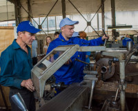 Смоленская молодежь посещает промышленные предприятия региона