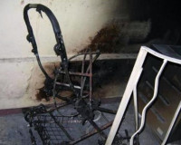 В подъезде дома сгорела детская коляска