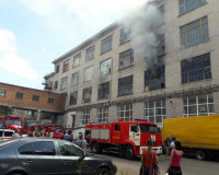 Здание фабрики «Шарм» снова полыхает (Фото)
