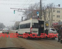 В Смоленске маршрутка с пассажирами попала в аварию