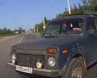 Невнимательный водитель «Нивы» спровоцировал аварию (видео)