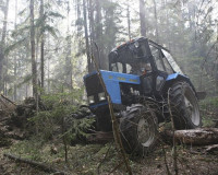 Угнавший найденный в лесу трактор ярцевчанин пойдет под суд