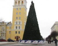 В Смоленске смонтировали елку на площади Ленина