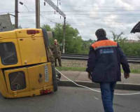 В Смоленске опрокинувшийся «Уазик» газовой службы перекрыл дорогу