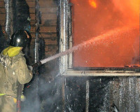 В Смоленской области огонь полностью уничтожил двухквартирный жилой дом
