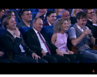 Рядом с Путиным. «Юная блондинка» из Смоленска «взорвала» соцсети