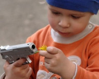 Маленький мальчик принес в детский сад «Исток» пистолет