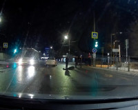 Ночью на улице Ново-Московской водитель сбил человека и скрылся с места происшествия
