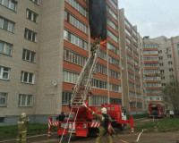 На Киселевке горит квартира в новостройке