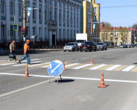 Рабочие приступили к обновлению разметки на смоленских дорогах