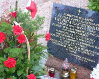 На памятнике полякам, разбившимся на президентском самолете в Смоленске, сменили надпись