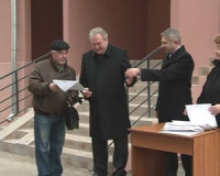 В Смоленске 13 обманутых дольщиков получили ключи от новых квартир