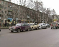 В Смоленске столкнулись сразу шесть машин
