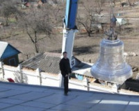 На колокольню рославльского храма повесили 820-ти килограммовый колокол