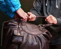 Грабителя, вырвавшего у смолянки сумку с деньгами, поймали через неделю