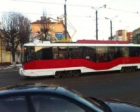 На улице Рыленкова в Смоленске трамвай въехал во внедорожник