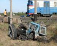 В Дорогобужском районе трактор столкнулся с поездом