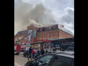 Видео: Под Смоленском в торговом центре случился пожар