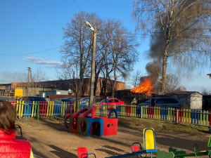 В Печерске возле детской площадки произошел пожар